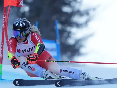 Lara Gutová-Behramiová počas obrovského slalomu žien v Kranjskej Gore. 