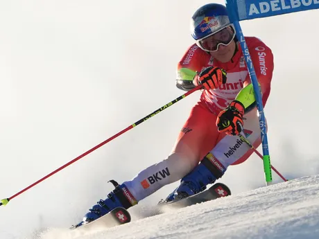 Švajčiar Marco Odermatt v 1. kole obrovského slalomu vo švajčiarskom stredisku Adelboden.