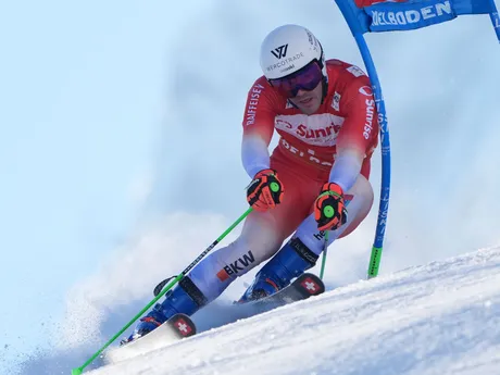 Švajčiar Thomas Tumler v 1. kole obrovského slalomu vo švajčiarskom stredisku Adelboden.