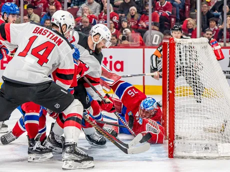 Tomáš Tatar strieľa gól počas zápasu Montreal Canadiens - New Jersey Devils. 