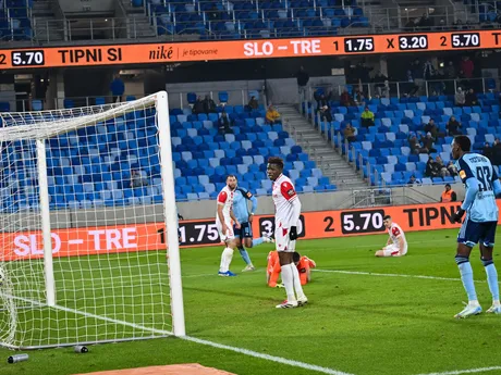 Na snímke gól v sieti AS Trenčín počas osemfinálového zápasu Slovenského pohára - Slovnaft cup ŠK Slovan Bratislava - AS Trenčín.