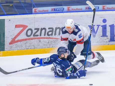 Markus Suchý (Poprad), Tomáš Královič (Bratislava) počas zápasu 49. kola hokejovej Tipos extraligy.