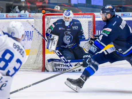 Martin Bakoš (Bratislava), Adam Vay, Ladislav Romančík (obaja Poprad) počas zápasu 49. kola hokejovej Tipos extraligy.