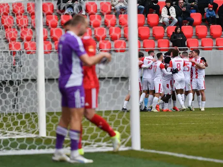 Na snímke hráči Trenčína sa tešia z gólu počas 19., prvého jarného kola futbalovej Niké ligy AS Trenčín - KFC Komárno.