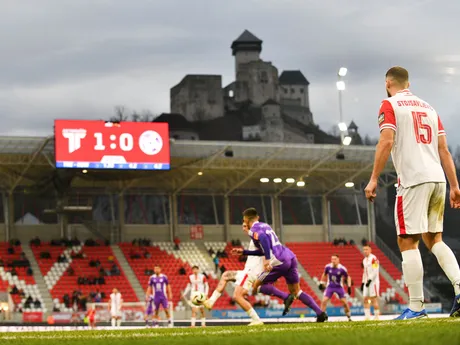 Vpravo Lazar Stojsavljevič (Trenčín) počas 19. kola Niké ligy AS Trenčín - KFC Komárno.