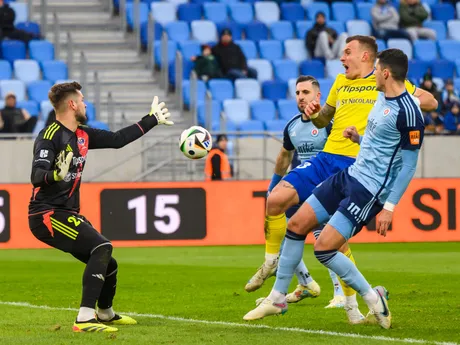 Viktor Budinský (Zemplín), Tigran Barseghyan (Slovan), Denys Taraduda (Zemplín) a Marko Tolić (Slovan) počas 20. kola Niké ligy.