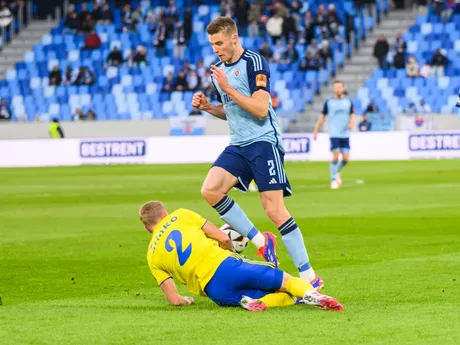 Lukáš Šimko (Zemplín) a Siemen Voet (Slovan) počas 20. kola Niké ligy.