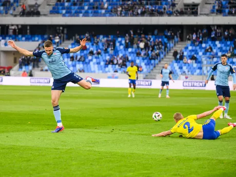 Lukáš Šimko (Zemplín) a Siemen Voet (Slovan) počas 20. kola Niké ligy.