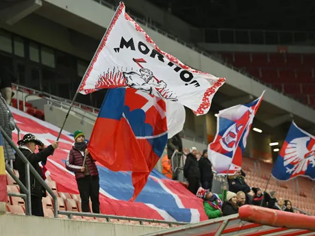 Fanúšikovia Slovenska povzbudzujú počas zápasu 2. kola 1. skupiny C-divízie Ligy národov vo futbale žien Slovensko - Moldavsko.