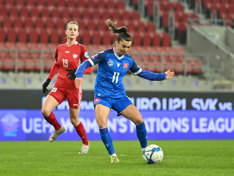 Patrícia Hmírová a Anastasia Sivolobová počas zápasu 2. kola 1. skupiny C-divízie Ligy národov vo futbale žien Slovensko - Moldavsko.