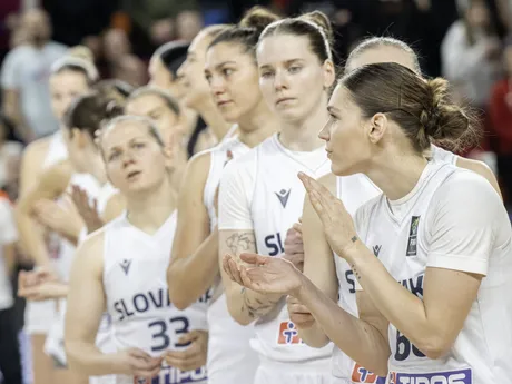 Na snímke slovenské basketbalové reprezentantky sa povzbudzujú pred zápasom F-skupiny kvalifikácie ME 2025 Slovensko - Island.