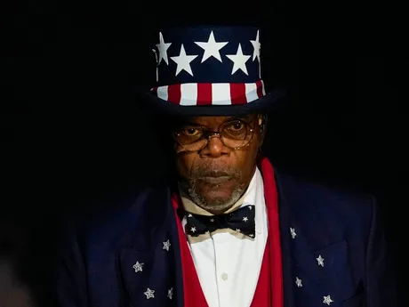 Súčasťou polčasovej šou Super Bowlu LIX bol aj americký herec Samuel L. Jackson.