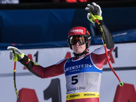 Rakúšan Stefan Babinsky v cieli pretekov super-G na MS v zjazdovom lyžovaní v Saalbachu 2025.