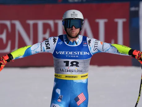 Američan Ryan Cochran Siegle v cieli pretekov super-G na MS v zjazdovom lyžovaní v Saalbachu 2025.