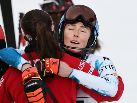 Mikaela Shiffrinová a Breezy Johnsonová získali v zlatú medailu v tímovej kombinácii na MS 2025.