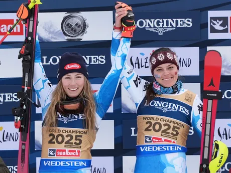 Mikaela Shiffrinová a Breezy Johnsonová získali v zlatú medailu v tímovej kombinácii na MS 2025.