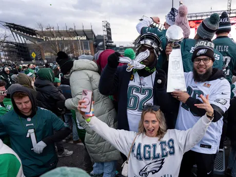 Fanúšikovia Philadelphie Eagles pred začiatkom Super Bowlu LIX.