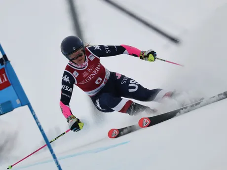 Američanka Paula Moltzanová v prvom kole obrovského slalomu v talianskom stredisku Sestriere.