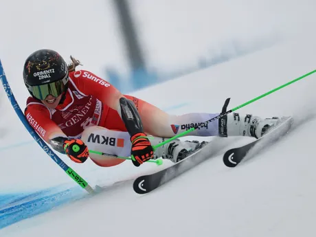 Švajčiarka Camille Rastová v prvom kole obrovského slalomu v talianskom stredisku Sestriere.