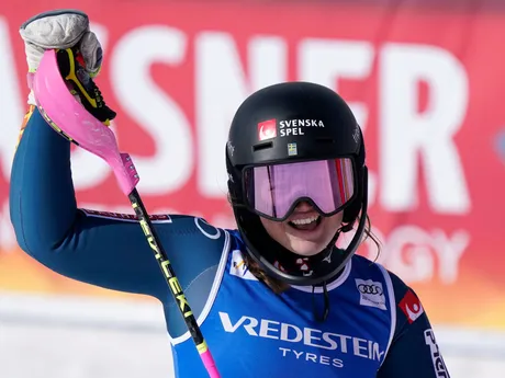 Švédka Cornelia Öhlundová v cieli druhého kola slalomu Svetového pohára v talianskom stredisku Sestriere.