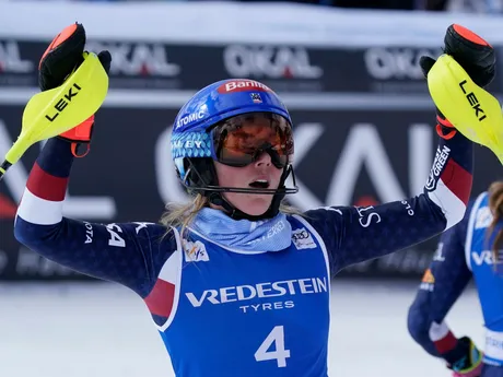 Mikaela Shiffrinová vyhrala slalom v Sestriere a dosiahla 100. triumf vo Svetovom pohári. 