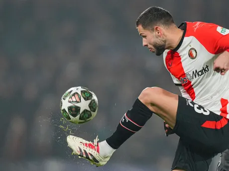 Dávid Hancko v zápase play-off o osemfinále Ligy majstrov Feyenoord Rotterdam - AC Miláno.