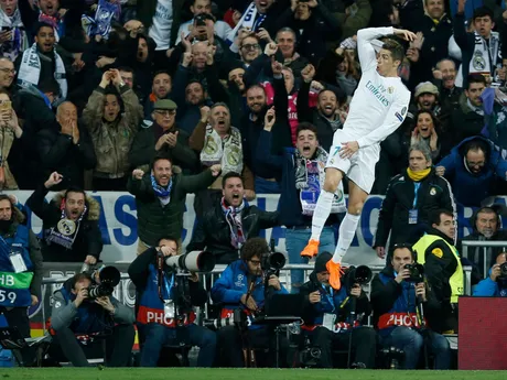 Cristiano Ronaldo oslavuje gól v Lige majstrov proti Parížu St. Germain v roku 2018.