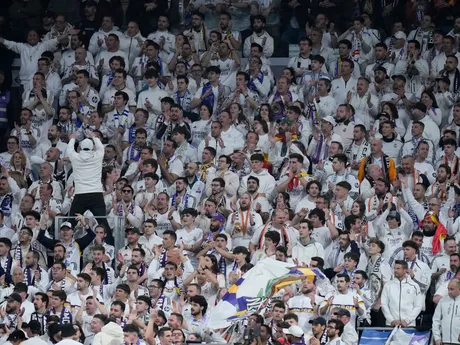 Fanúšikovia Realu v odvetnom zápase Real Madrid - Manchester City v play-off o postup do osemfinále Ligy majstrov.