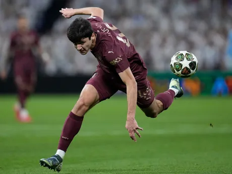 Abdukodir Khusanov v odvetnom zápase Real Madrid - Manchester City v play-off o postup do osemfinále Ligy majstrov.