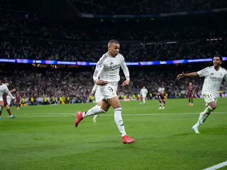 Kylian Mbappé oslavuje druhý gól v odvetnom zápase Real Madrid - Manchester City v play-off o postup do osemfinále Ligy majstrov.