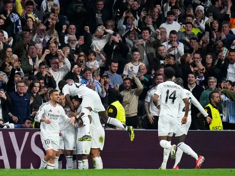 Kylian Mbappé oslavuje druhý gól v odvetnom zápase Real Madrid - Manchester City v play-off o postup do osemfinále Ligy majstrov.