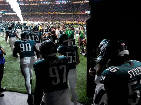 Nástup hráčov Philadelphie Eagles pred začiatkom Super Bowlu LIX.