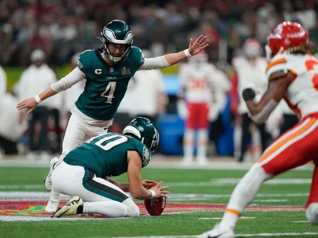 Jake Elliott premieňa field goal v zápase Philadelphia Eagles - Kansas City Chiefs.