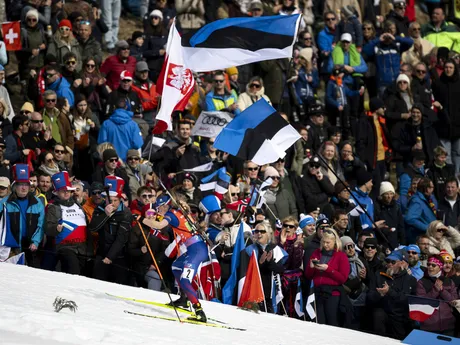 Francúzka Oceane Michelonová počas štafety žien na 4x6 km na MS v biatlone vo švajčiarskom Lenzerheide.