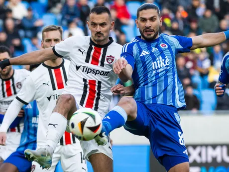 Na snímke zľava Martin Šulek (Trnava) a Kyriakos Savvidis (Slovan) počas 22. kola Niké ligy 2024/25 ŠK Slovan Bratislava – FC Spartak Trnava.