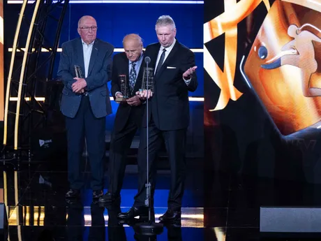 Do Sieňe slávy Slovenského futbalového zväzu (SFZ) pribudli Viktor Tegelhoff (In memoriam), Milan Dolinský a Ján Kocian. Na snímke zľava syn Martin Tegelhoff, Milan Dolinský a Ján Kocian počas odovzdávania ocenení na galavečeri Futbalista roka 2024.