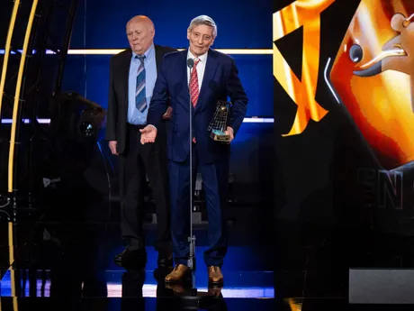Do Sieňe slávy Slovenského futbalového zväzu (SFZ) pribudli Ján Geleta a Dušan Radolský. Na snímke zľava Ján Geleta a Dušan Radolský počas odovzdávania ocenení na galavečeri Futbalista roka 2024.