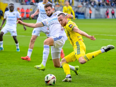 Na snímke zľava vpredu Tornike Dzotsenidze (Michalovce), Dávid Gallovič (Košice) počas zápasu 22. kola Niké ligy vo futbale FC Košice - MFK Zemplín Michalovce.