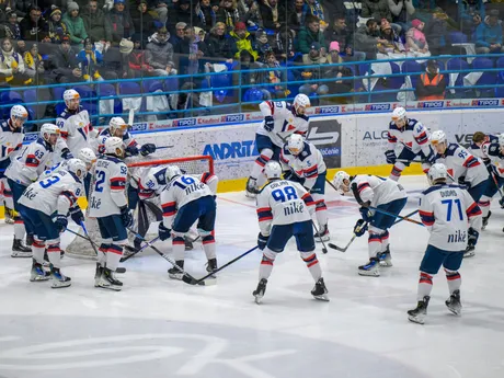 Na snímke hokejisti Bratislavy pred zápasom 53. kola hokejovej Tipos extraligy HK Spišská Nová Ves - HC Slovan Bratislava.