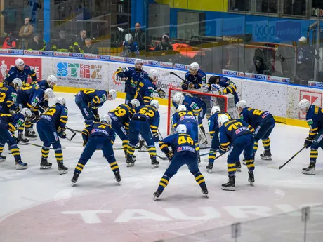 Na snímke hokejisti Spišskej Novej Vsi pred zápasom 53. kola hokejovej Tipos extraligy HK Spišská Nová Ves - HC Slovan Bratislava.