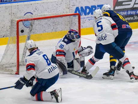 Na snímke zľava Michal Sersen, Denis Godla, Patrik Bačik (všetci Slovan), Branislav Rapáč (Spišská Nová Ves) počas zápasu 53. kola hokejovej Tipos extraligy HK Spišská Nová Ves - HC Slovan Bratislava.