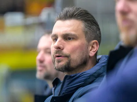 Hlavný tréner Spišskej Novej Vsi Vladimír Záborský počas zápasu 53. kola Tipos extraligy HK Spišská Nová Ves - HC Slovan Bratislava.