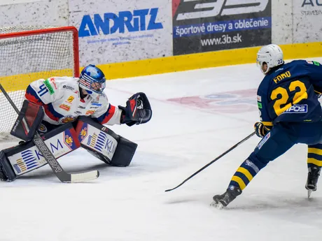 zľava Pavel Kantor (Zvolen), Connor Ford (Spišská Nová Ves) 