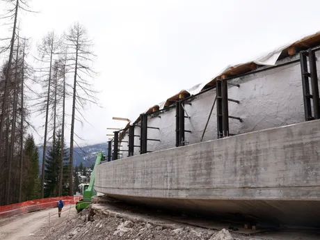 Testovanie olympijskej dráhy v Cortine d'Ampezzo. 