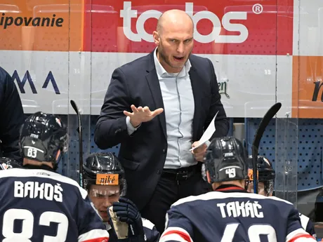 Na snímke je tréner bratislavského Slovana Tomáš Surový. 