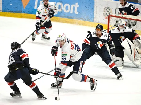 Momentka zo zápasu predkola play-off medzi Slovanom Bratislava a Zvolenom. 