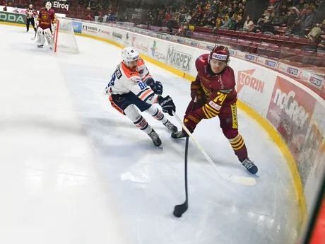 Daniil Fominych (vľavo) a Matúš Hlaváč v zápase predkola play-off Trenčín - Michalovce