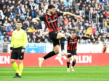 Adrian Zeljkovič sa teší po strelenom góle v zápase ŠK Slovan Bratislava - FC Spartak Trnava v 2. kole skupiny o titul v Niké lige.