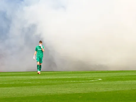 Brankár Žiga Frelih v zápase ŠK Slovan Bratislava - FC Spartak Trnava v 2. kole skupiny o titul v Niké lige.