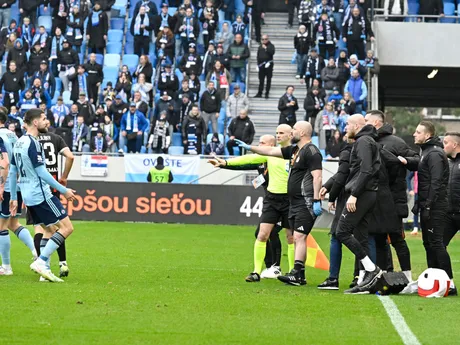 Emócie počas zápasu ŠK Slovan Bratislava - FC Spartak Trnava v 2. kole skupiny o titul v Niké lige.